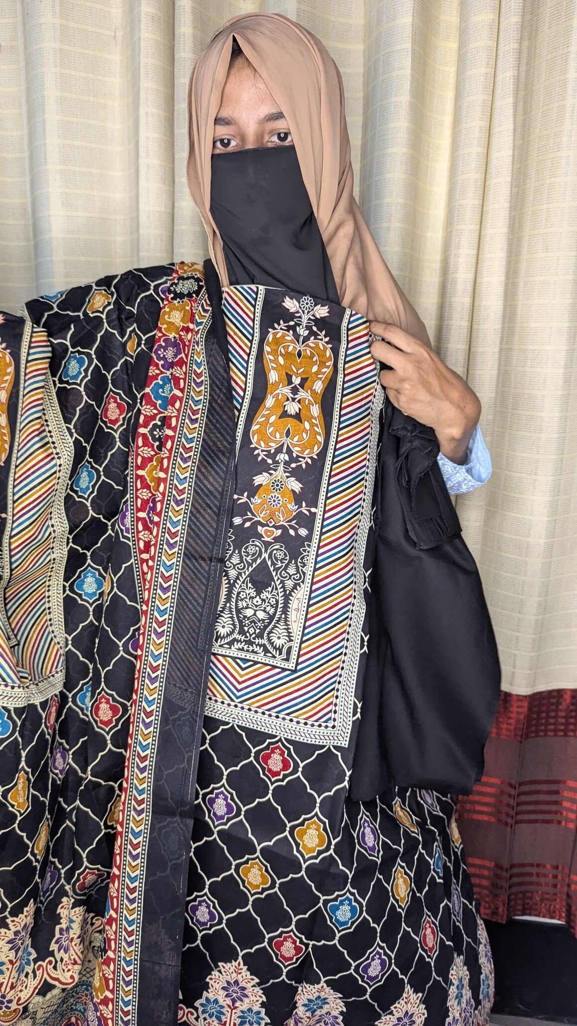 আকর্ষণীয় ডিজাইনের সুতি থ্রিপিস